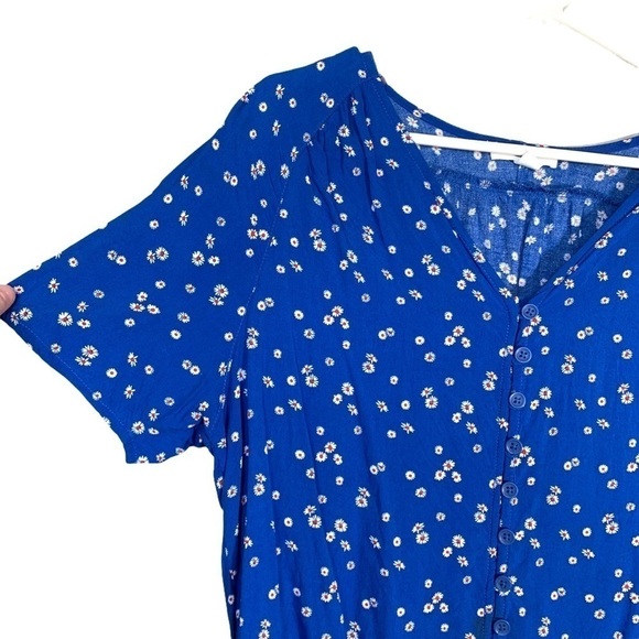 BeachLunchLounge Blue Daisy Floral Front Knot Tie Shirt Size Small - Picture 14 of 15